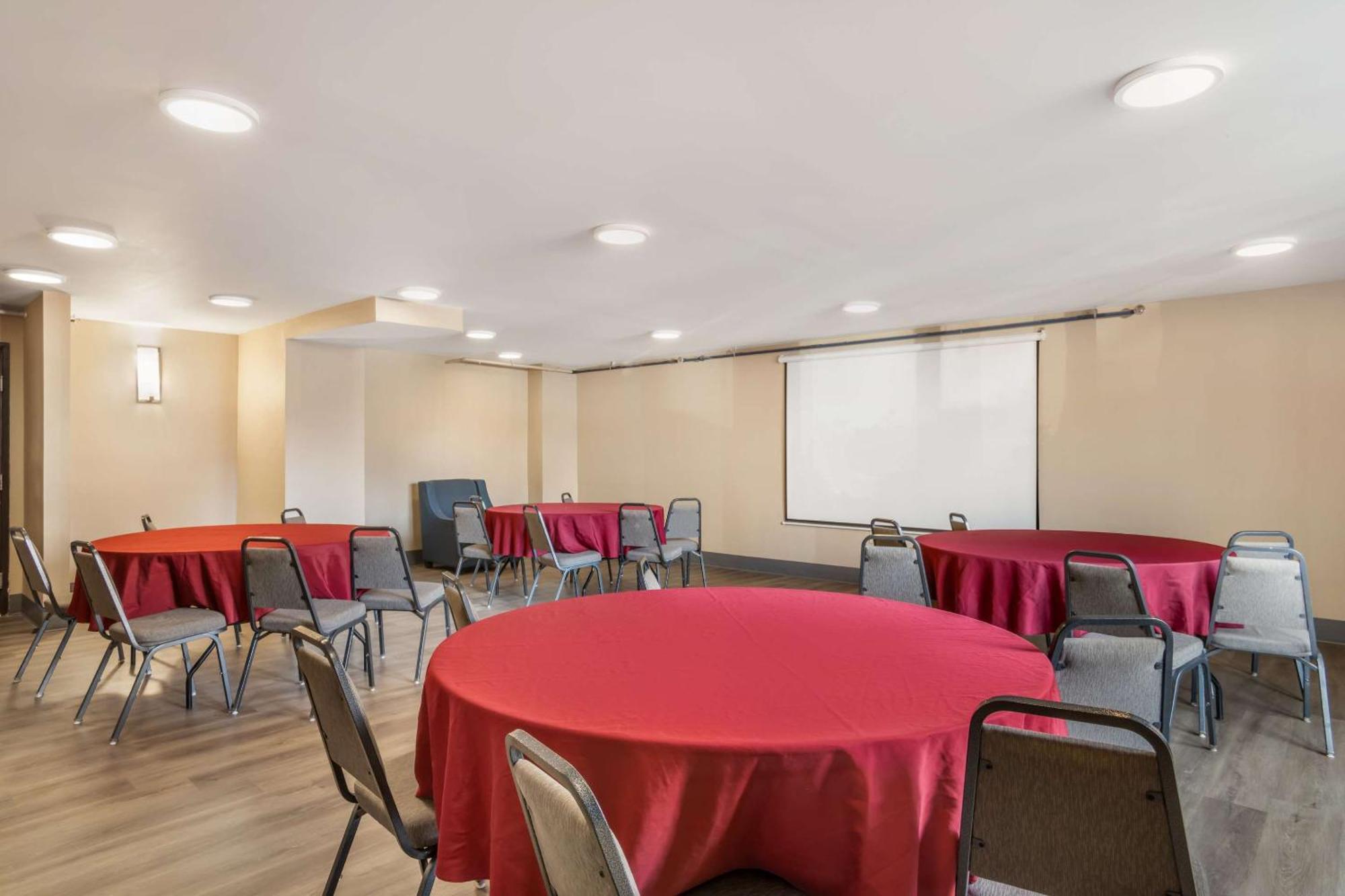 Comfort Inn Charlotte Airport Uptown Exterior photo